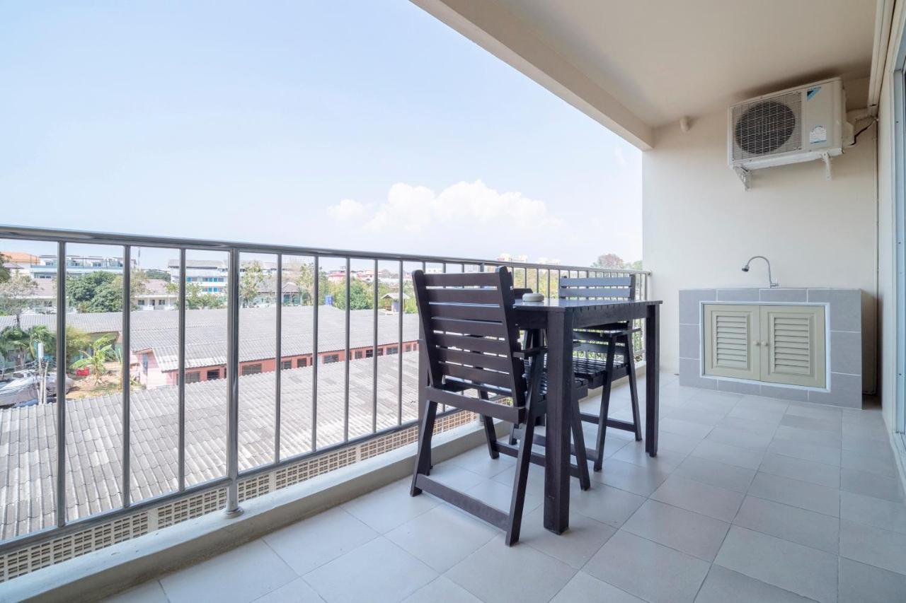 Oyo 829 Royal Thai Residence Джомтиен Бийч Екстериор снимка