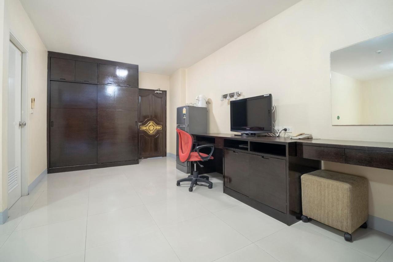 Oyo 829 Royal Thai Residence Джомтиен Бийч Екстериор снимка