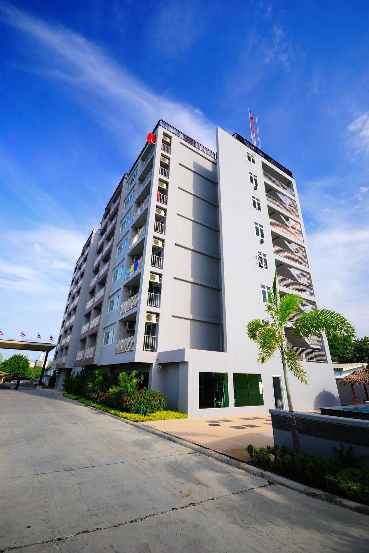 Oyo 829 Royal Thai Residence Джомтиен Бийч Екстериор снимка