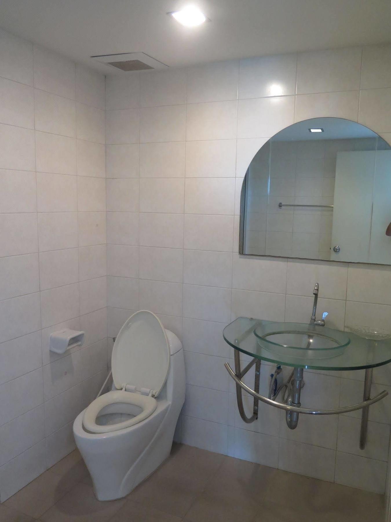 Oyo 829 Royal Thai Residence Джомтиен Бийч Екстериор снимка