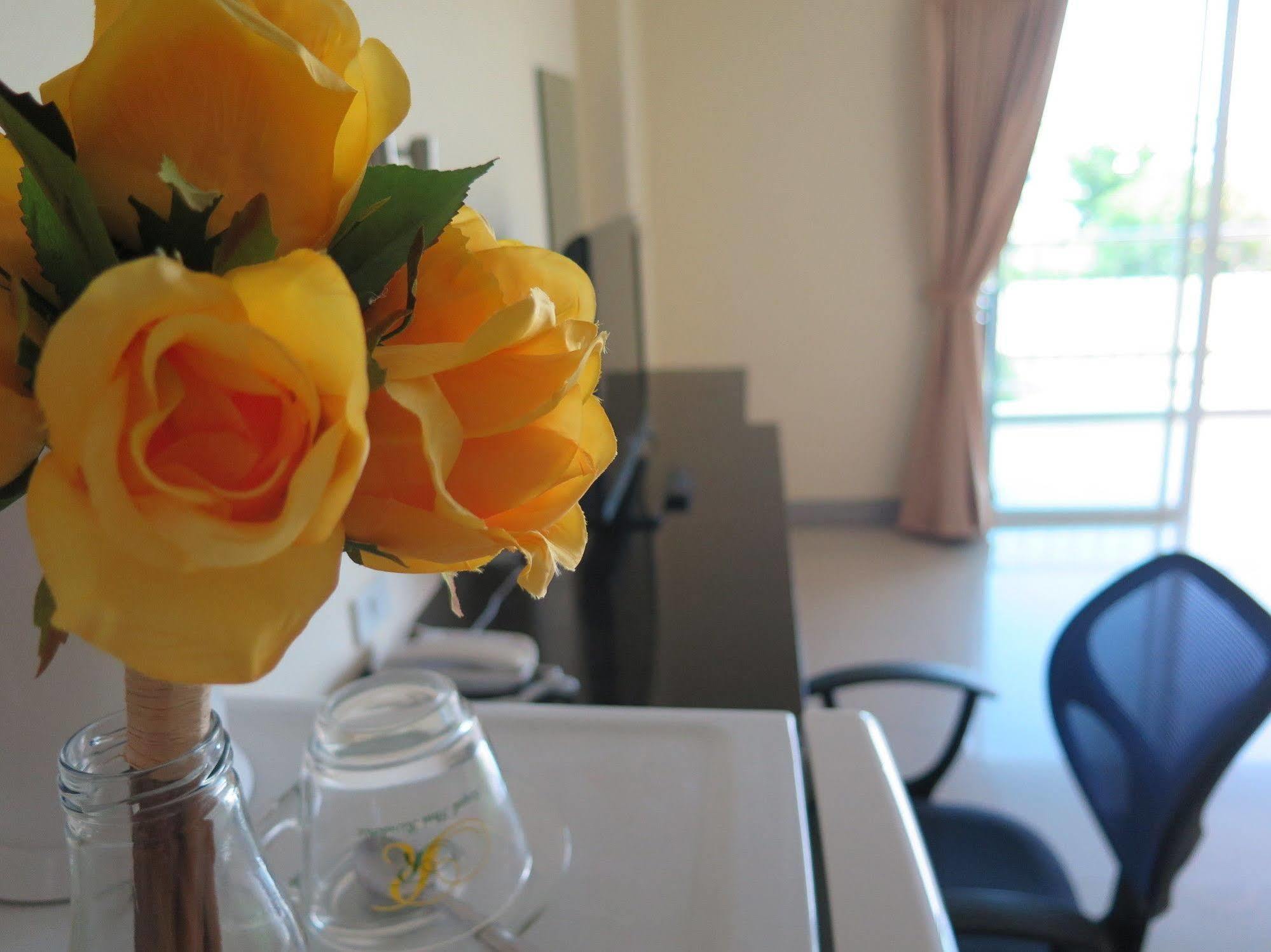 Oyo 829 Royal Thai Residence Джомтиен Бийч Екстериор снимка