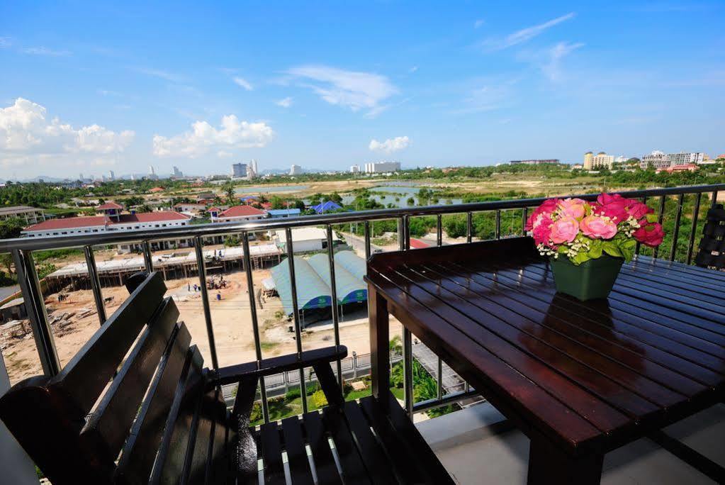 Oyo 829 Royal Thai Residence Джомтиен Бийч Екстериор снимка