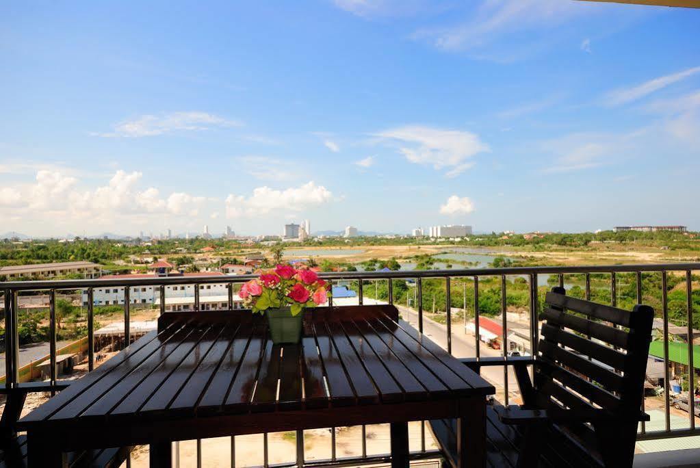 Oyo 829 Royal Thai Residence Джомтиен Бийч Екстериор снимка