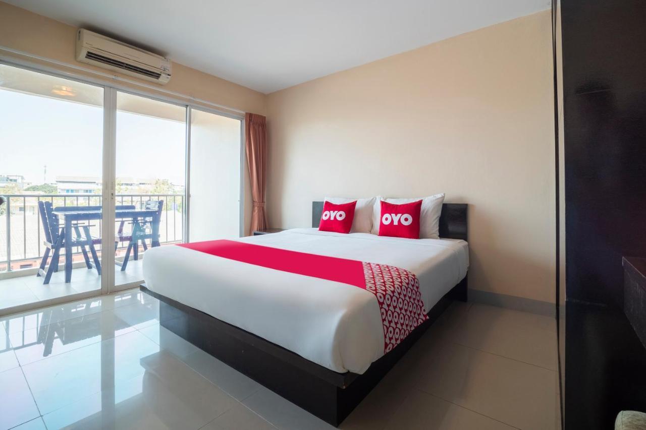 Oyo 829 Royal Thai Residence Джомтиен Бийч Екстериор снимка