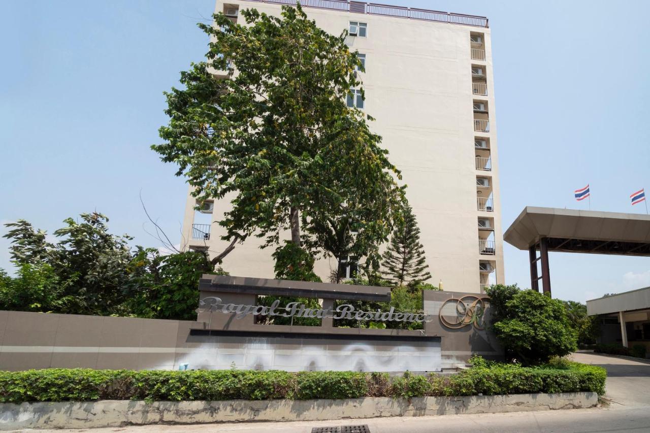 Oyo 829 Royal Thai Residence Джомтиен Бийч Екстериор снимка