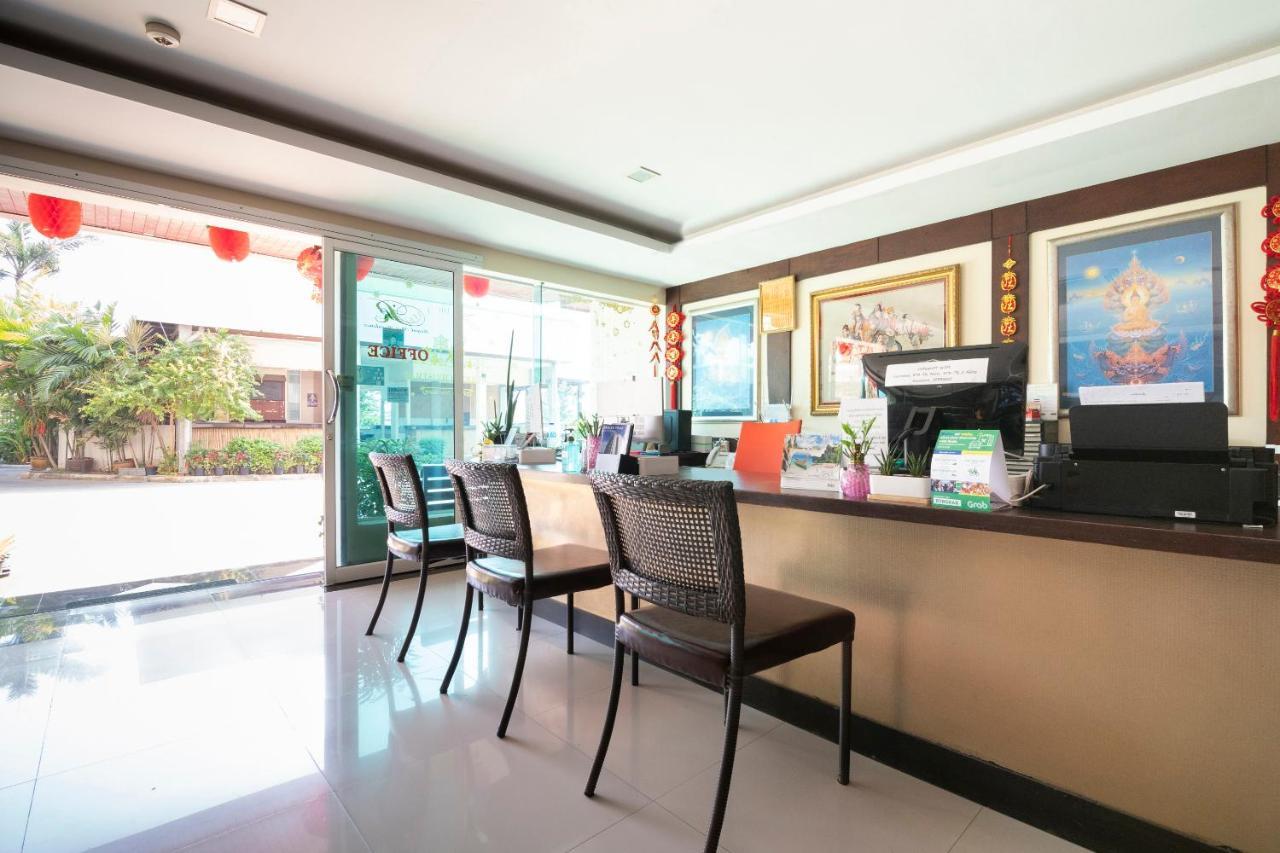 Oyo 829 Royal Thai Residence Джомтиен Бийч Екстериор снимка