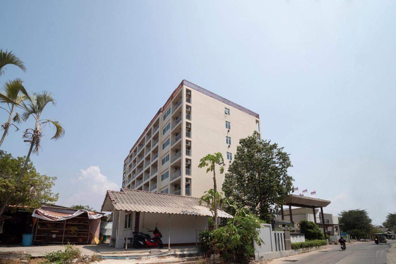 Oyo 829 Royal Thai Residence Джомтиен Бийч Екстериор снимка