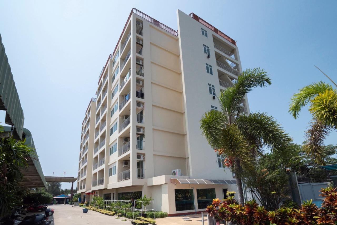 Oyo 829 Royal Thai Residence Джомтиен Бийч Екстериор снимка