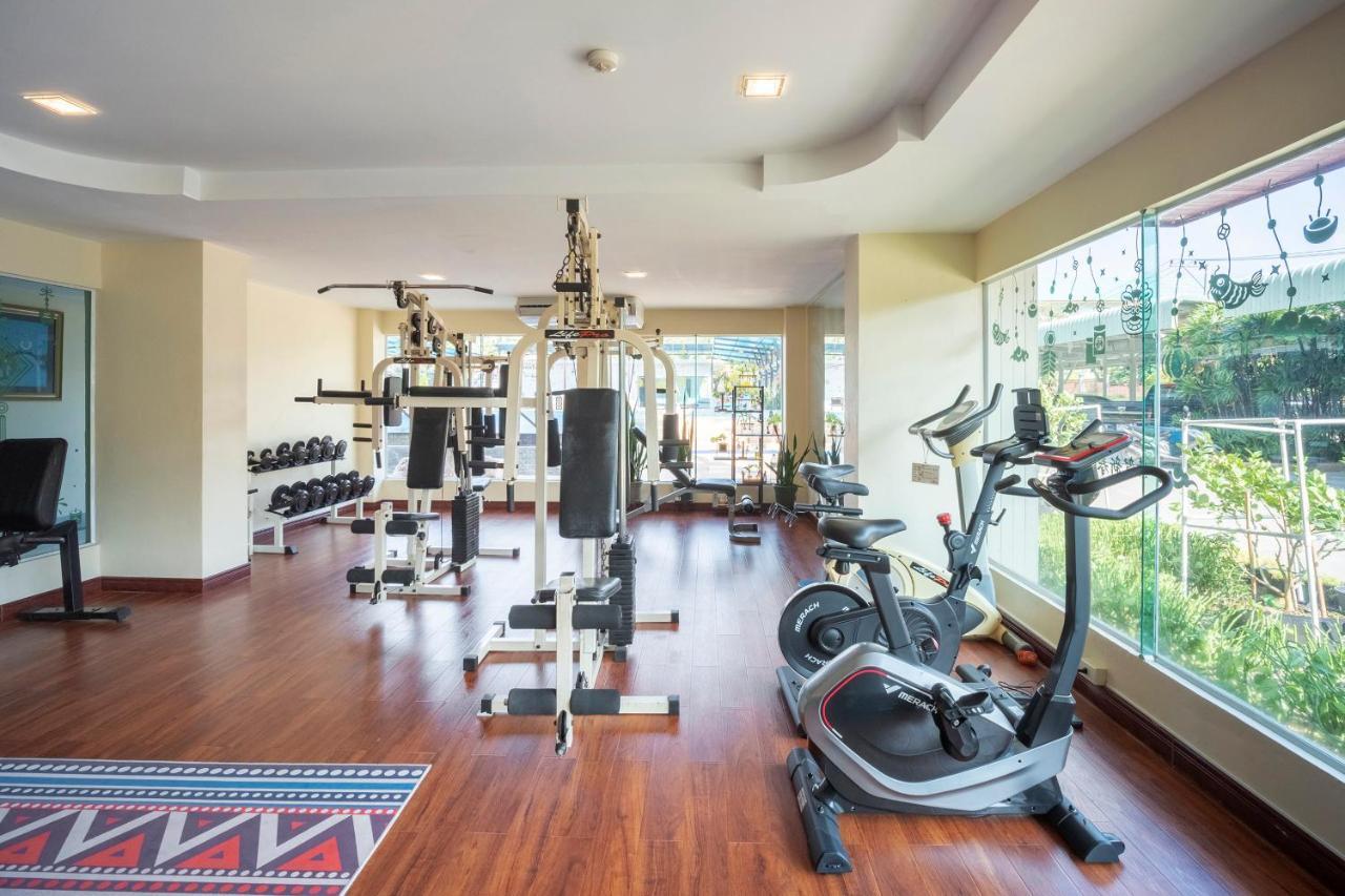 Oyo 829 Royal Thai Residence Джомтиен Бийч Екстериор снимка