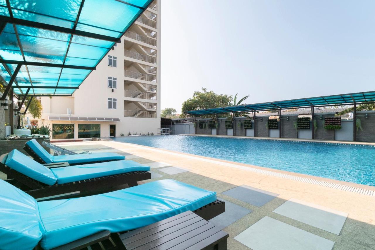 Oyo 829 Royal Thai Residence Джомтиен Бийч Екстериор снимка